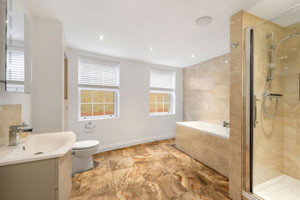 Additional image 21 of 6 bed end terrace house for saleShelley Place, The Colosseum, Lincoln LN1