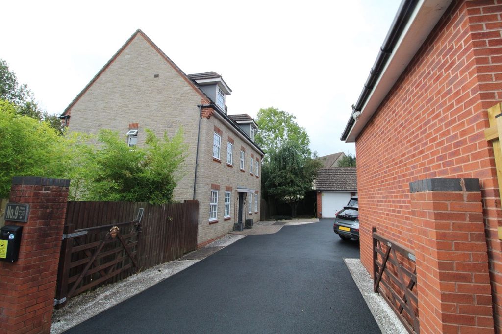 Property photo 1 of 40 Main Image