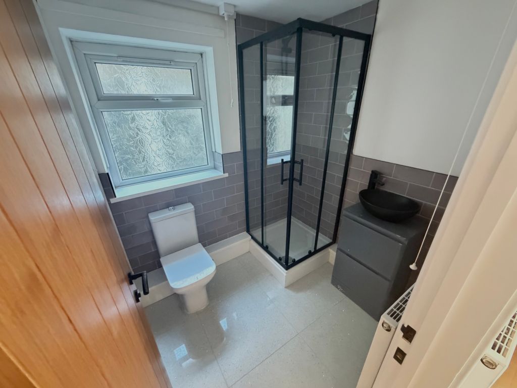 Property photo 1 of 5 Bathroom