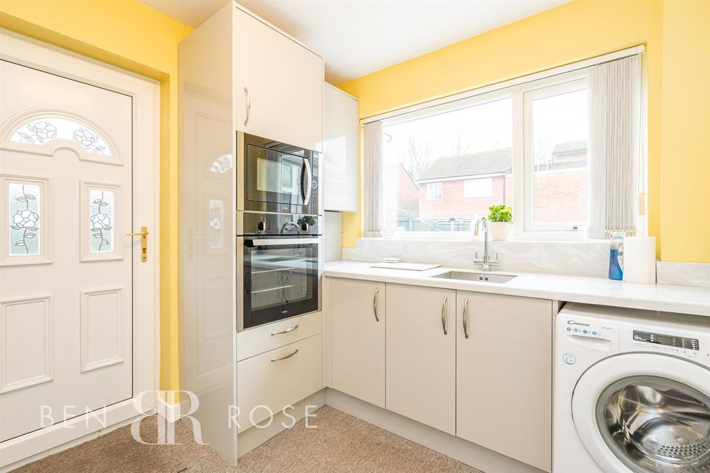 Property photo 3 of 16 Kitchen