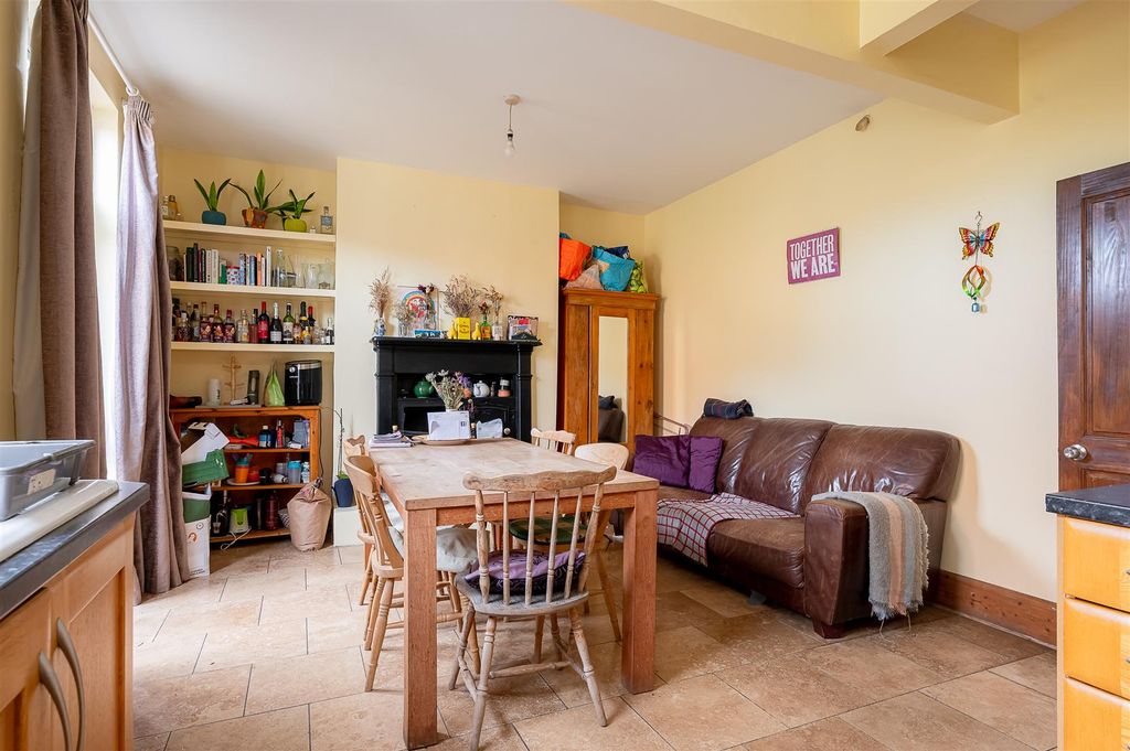 Property photo 3 of 17 Kitchen/Dining