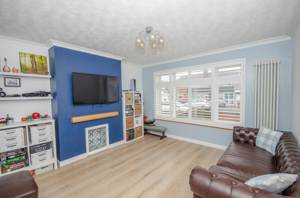 Property photo 2 of 19 Lounge.Jpg