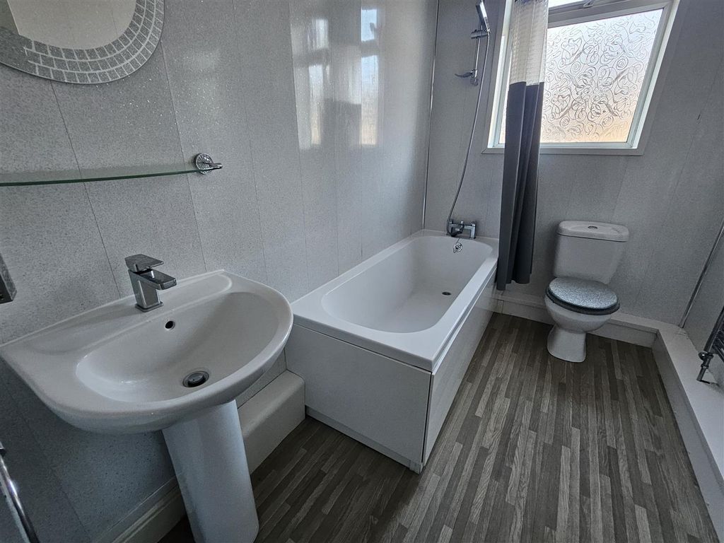 Property photo 3 of 6 Bathroom