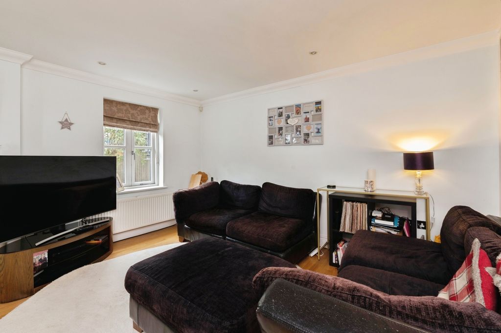 Property photo 2 of 16 Lounge Area