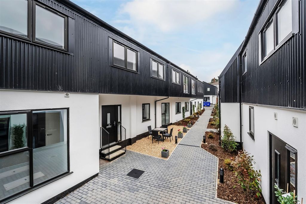 Property photo 2 of 8 Green-Yard-7.Jpg