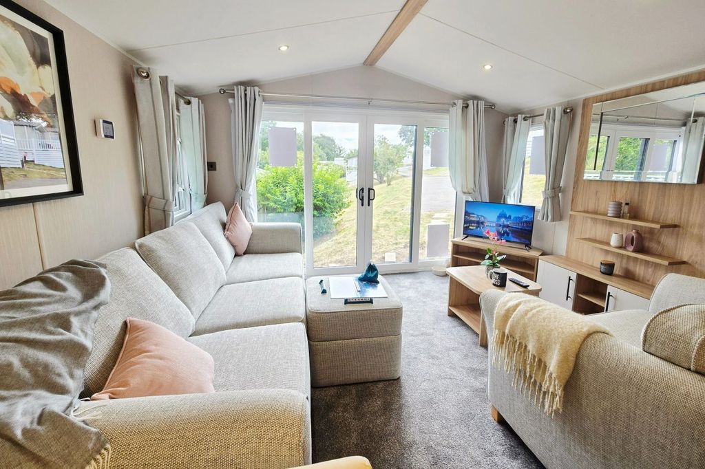 Property photo 1 of 7 - Willerby Lamberhurst For Sale