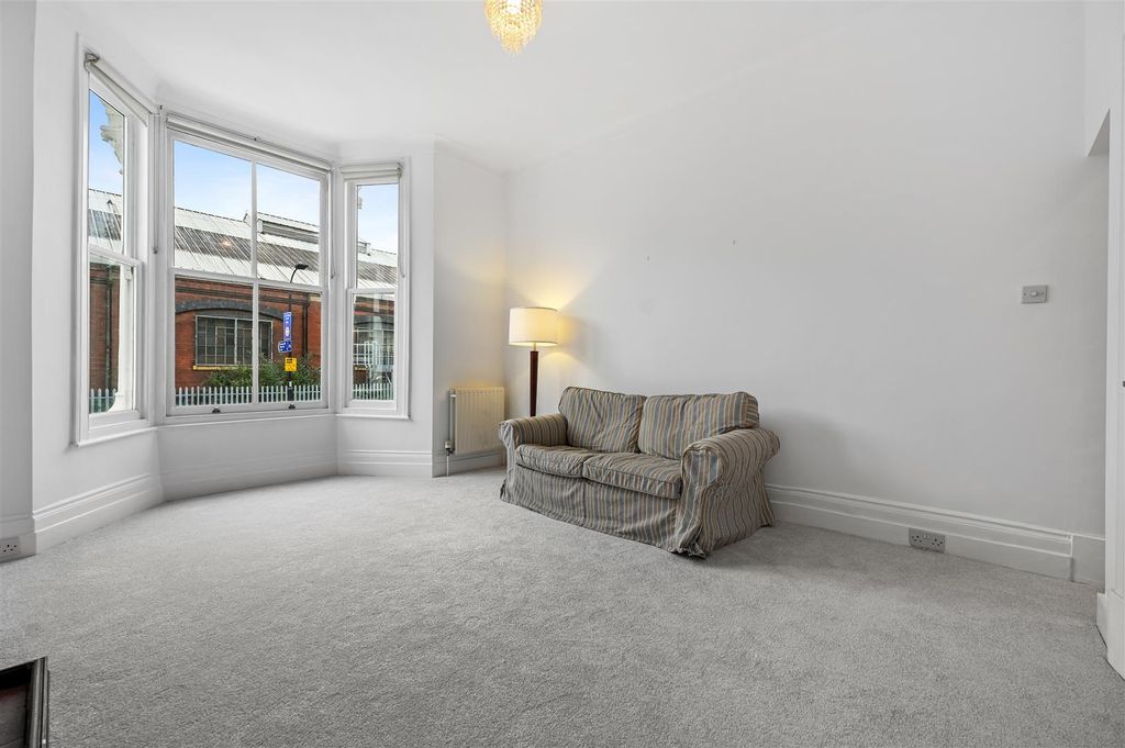 Property photo 2 of 8 Sulgrave Road