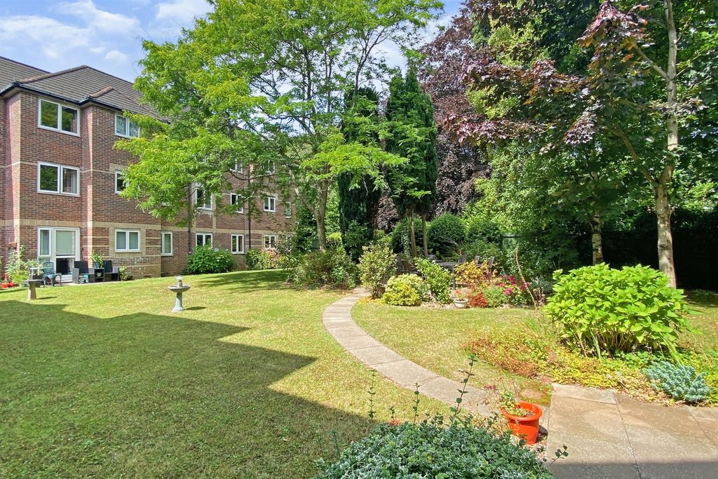 Property photo 1 of 31