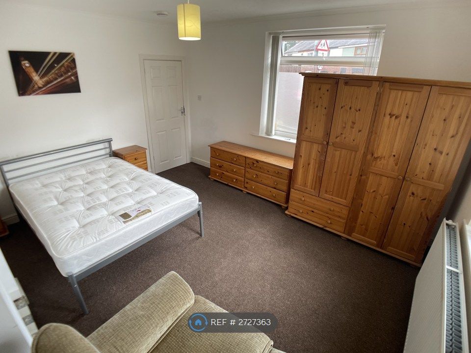 Property photo 2 of 9 Room 3