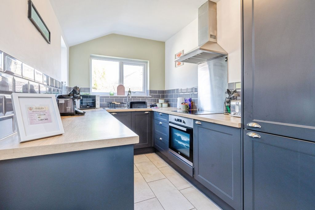 Property photo 3 of 14 Kitchen