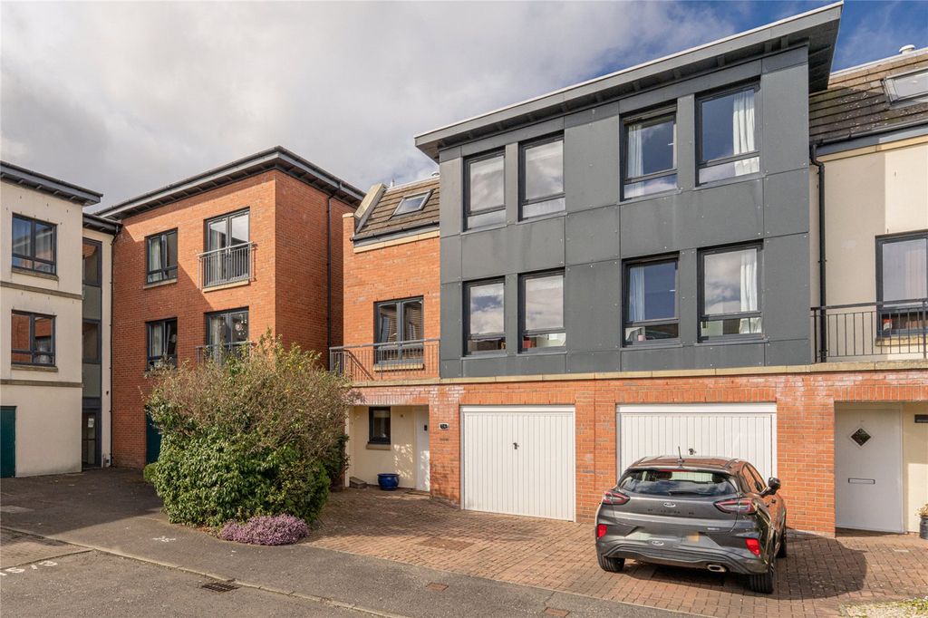 Property photo 1 of 31 Front Aspect