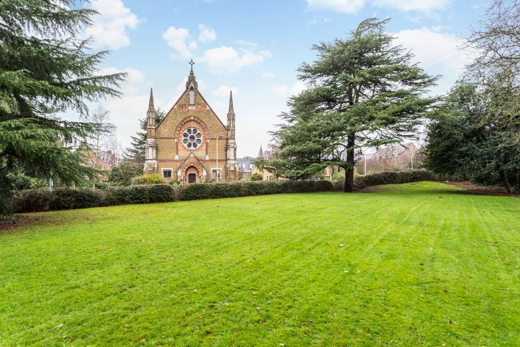 Property photo 3 of 8 .