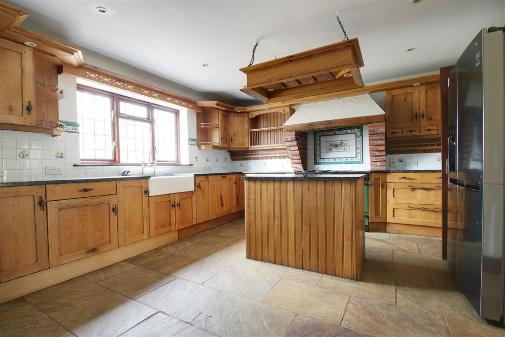 Property photo 3 of 20