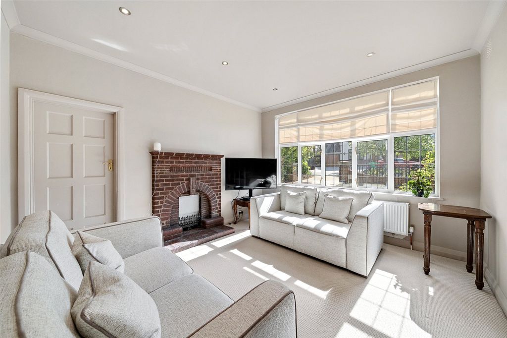 Property photo 3 of 32 Reception