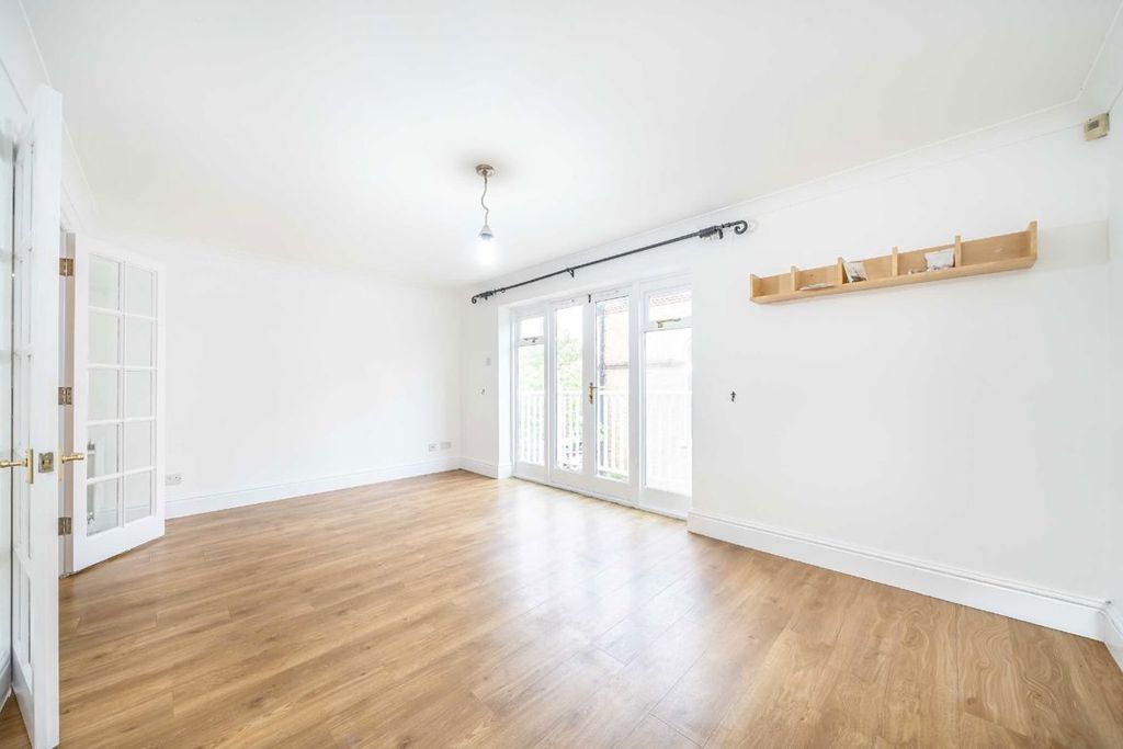 Property photo 2 of 7