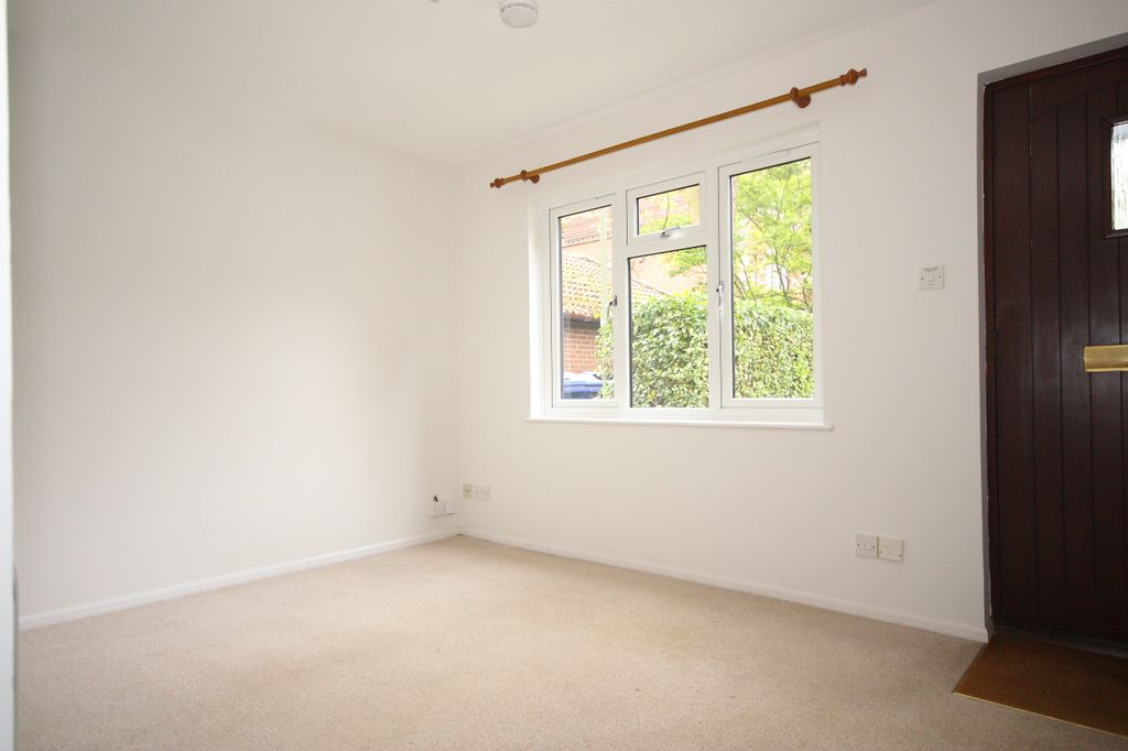 Property photo 2 of 5 Living Room