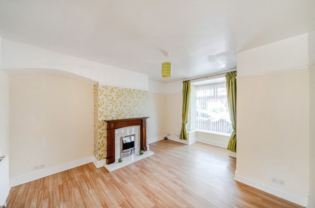 Property photo 3 of 21 1335409-14-6890c3...