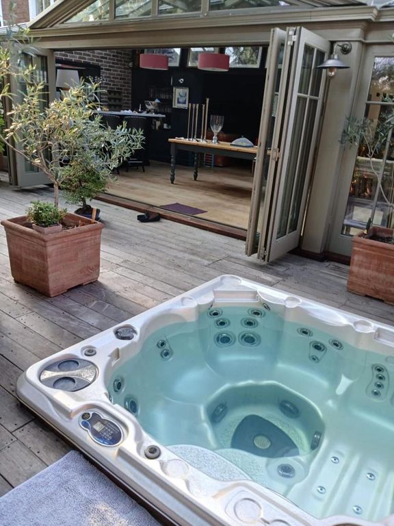 Property photo 3 of 11 Garden