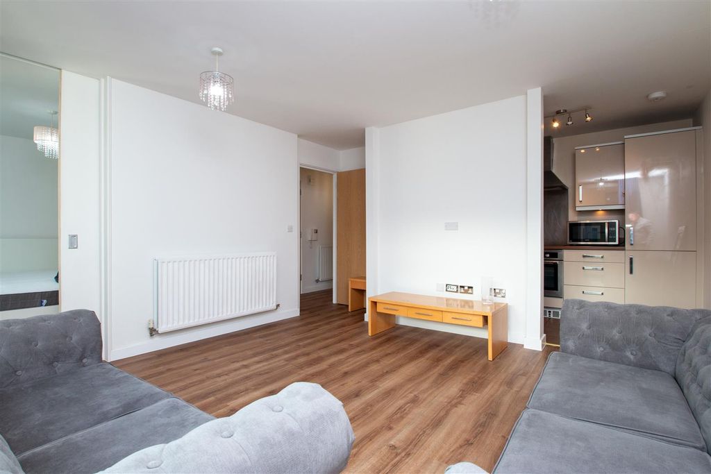 Property photo 2 of 11 47Manhat_5.Jpg