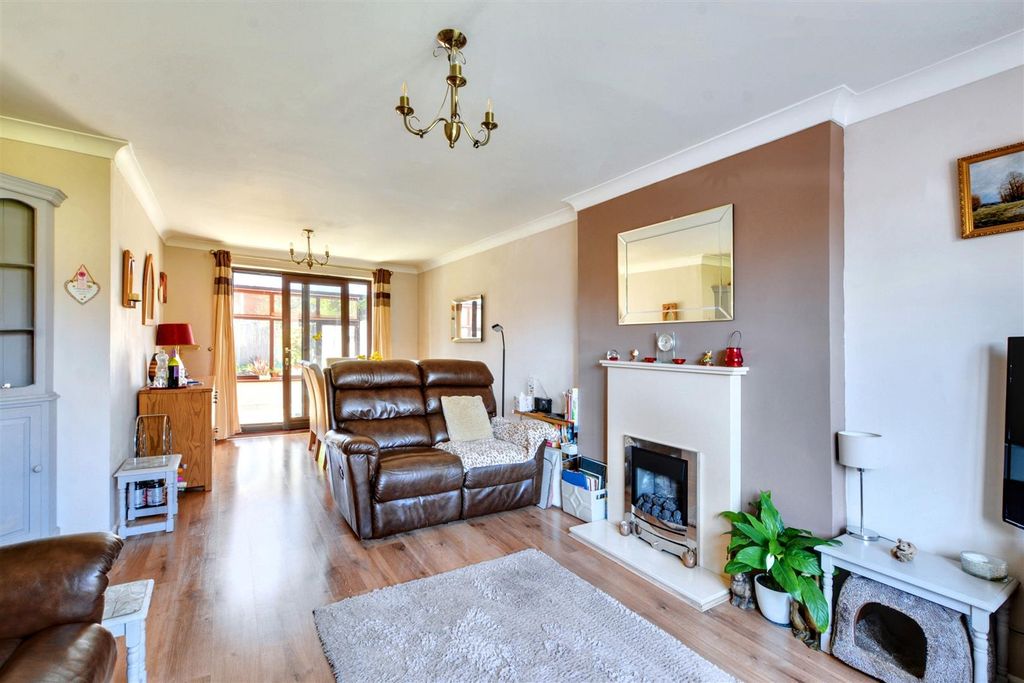 Property photo 3 of 20 Lounge_2.Jpeg