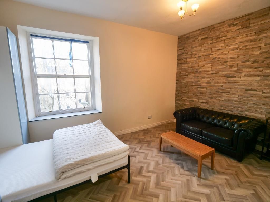 Property photo 2 of 4 Bedsit