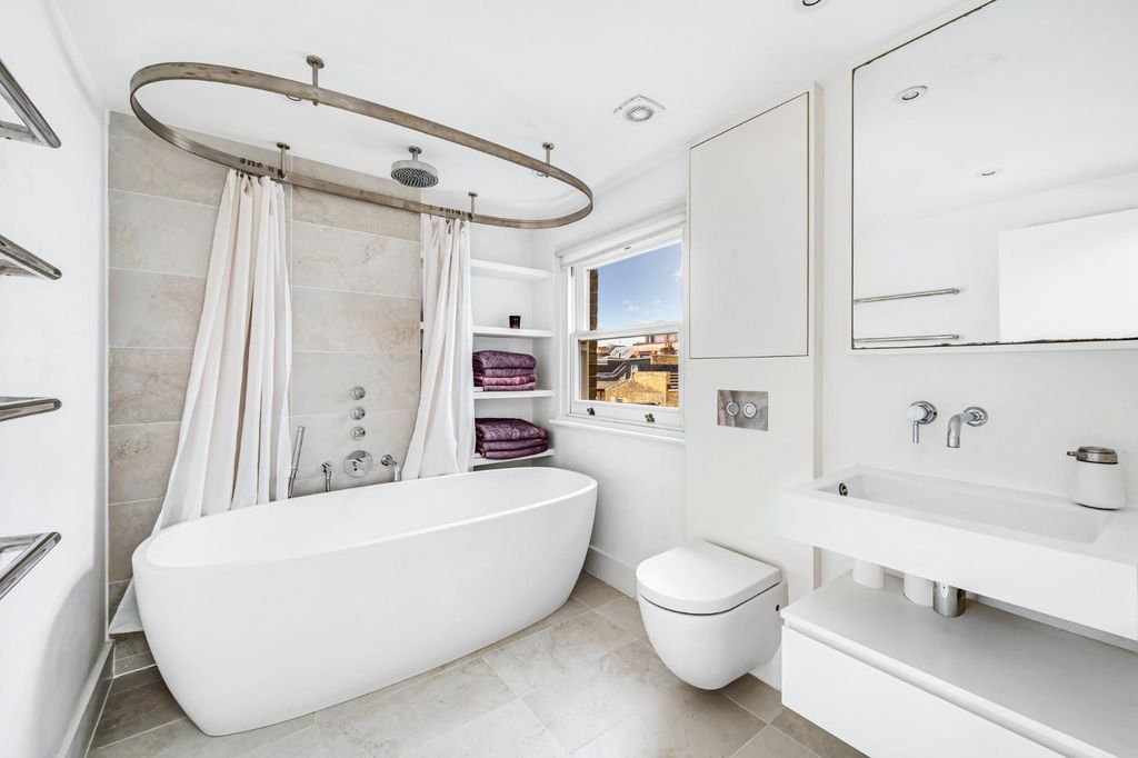 Property photo 3 of 12 4 Kinnear Road-11.Jpg