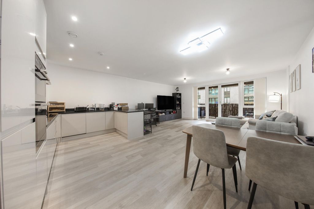 Property photo 2 of 16 Living Room