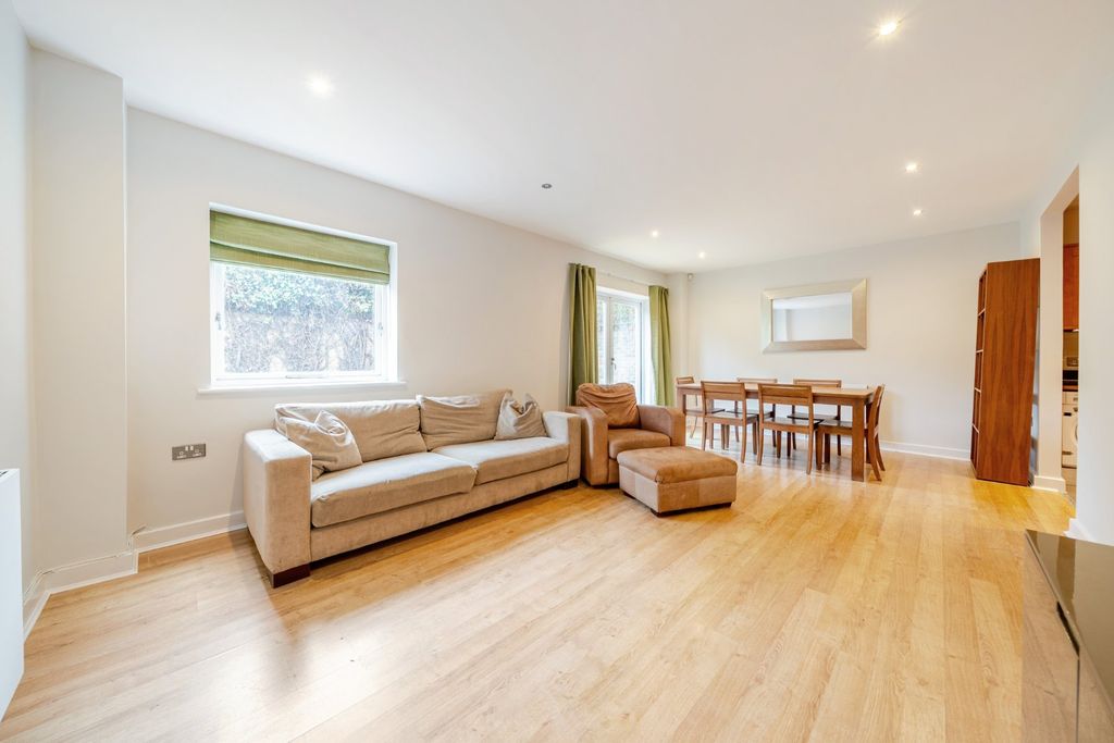 Property photo 2 of 14 Picture No. 12