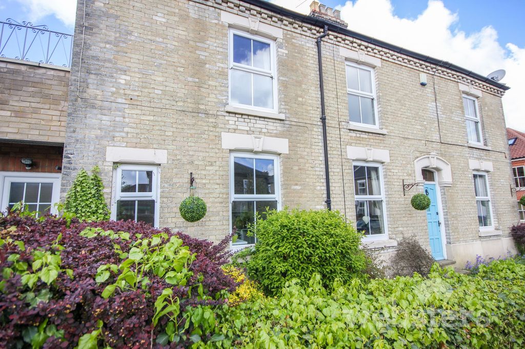 Property photo 2 of 12