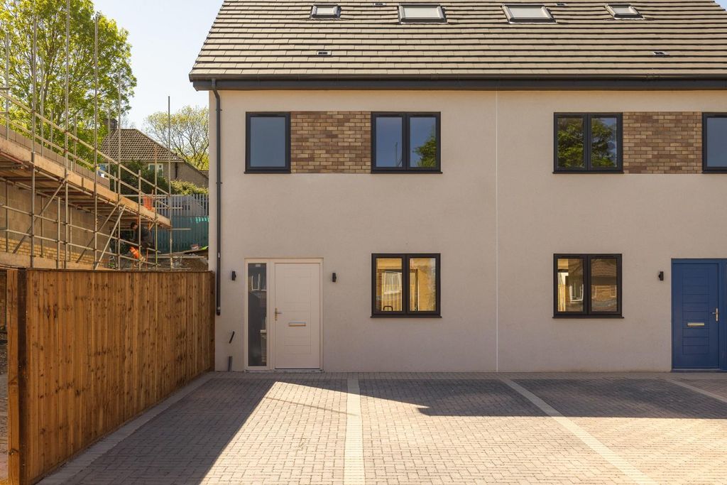 Property photo 2 of 33 Char7198.Jpg