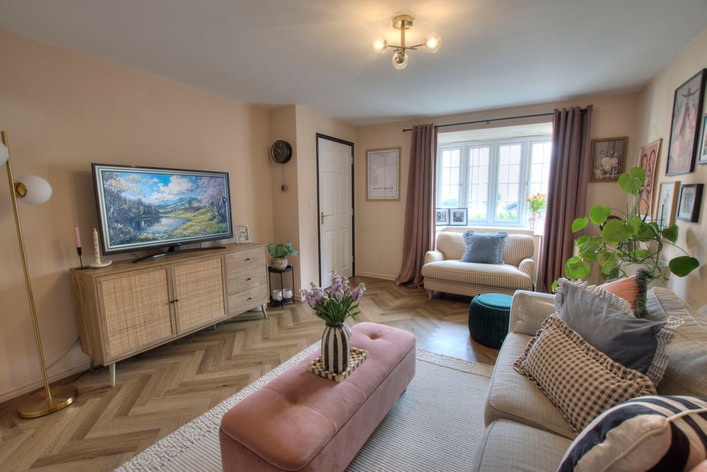 Property photo 2 of 27 2. Living Room