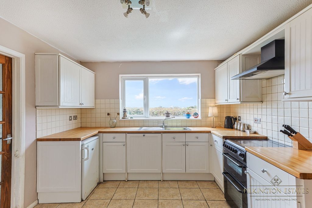 Property photo 3 of 19 4378013
