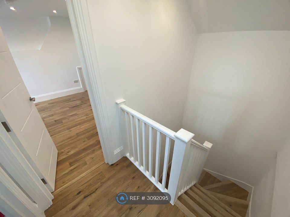 Property photo 3 of 10 Entrance