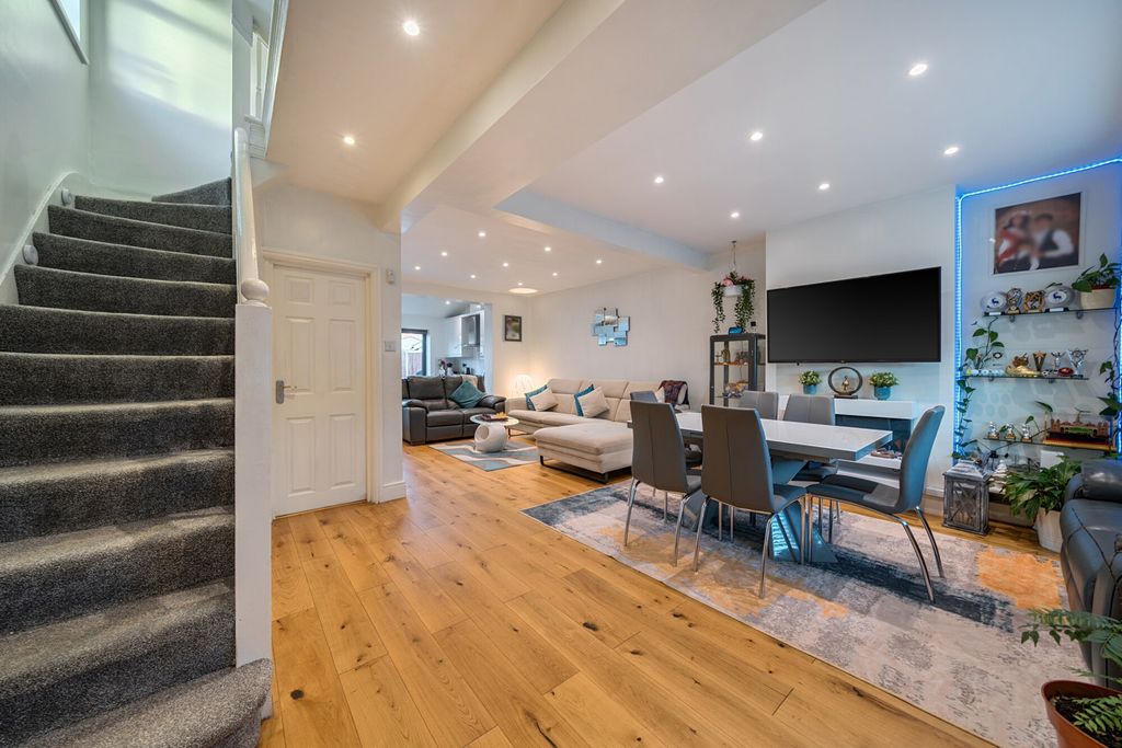 Property photo 3 of 20 1419079-3-699Deb7...