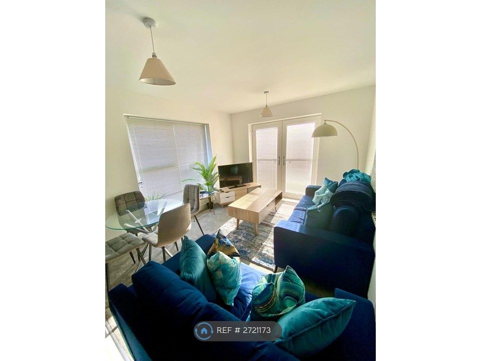 Property photo 3 of 17 Living Room / Diner