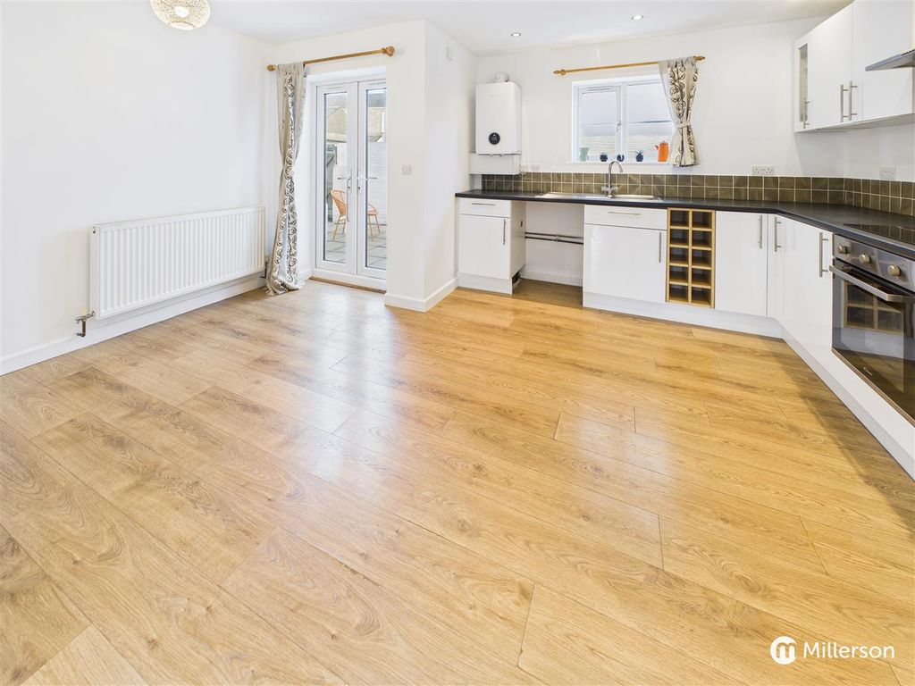 Property photo 3 of 16 Cam05092G0-Pr0133-Still013.Jpg