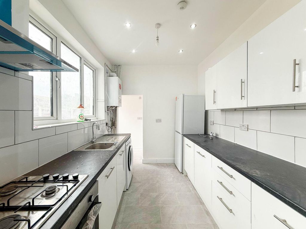 Property photo 2 of 13 Kitchen