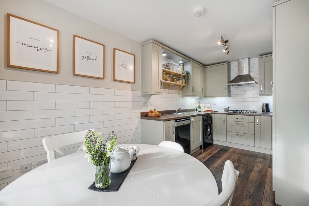 Property photo 2 of 45