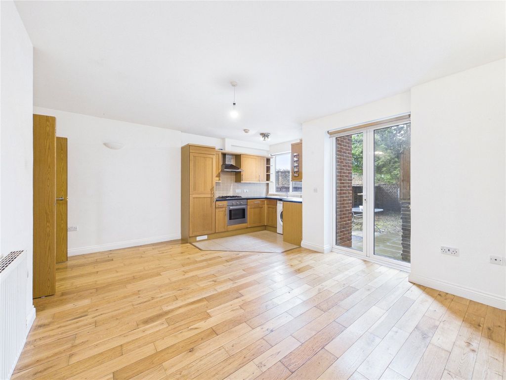 Property photo 2 of 14 Picture No. 21