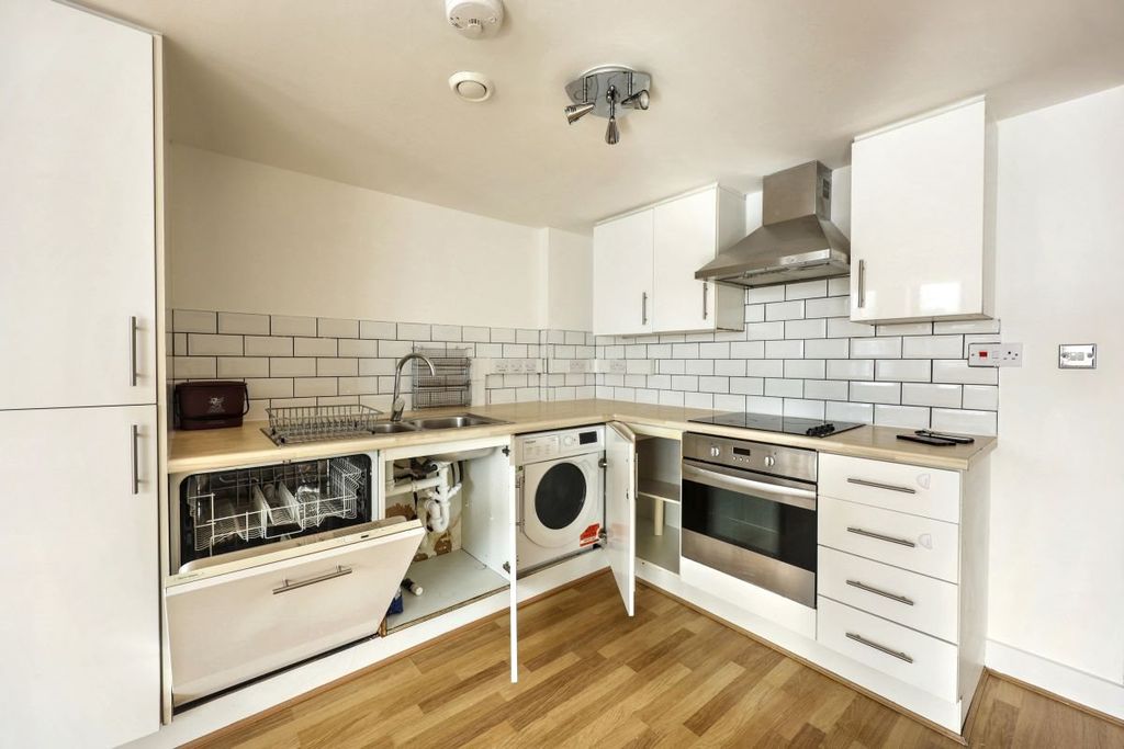 Property photo 3 of 15 Appliances