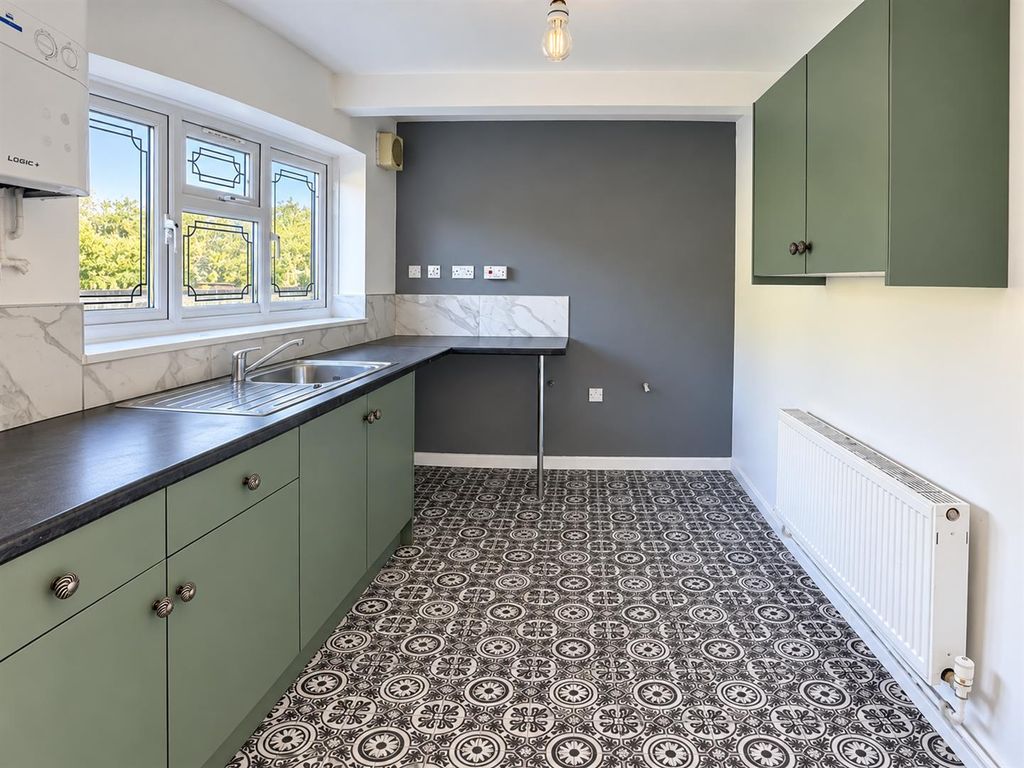 Property photo 3 of 8 Kitchen