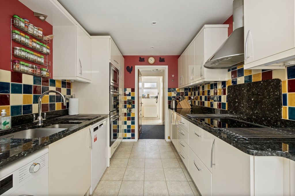 Property photo 3 of 27
