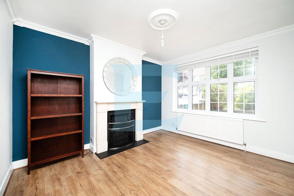 Property photo 2 of 17 Picture No. 25