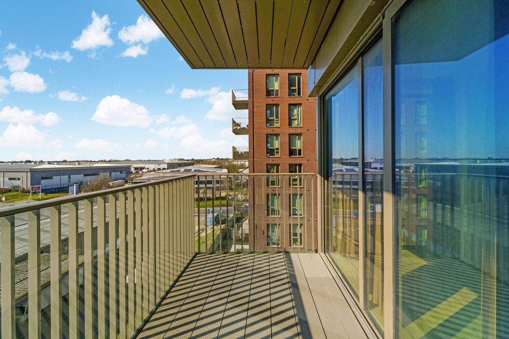 Property photo 3 of 11