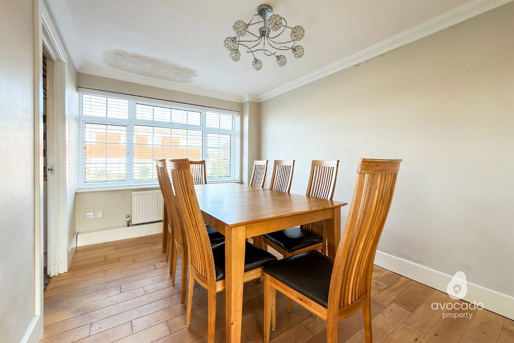 Property photo 3 of 12 4785366