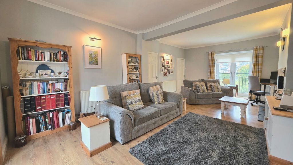 Property photo 3 of 33