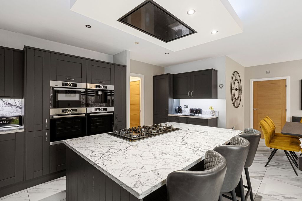 Property photo 2 of 29