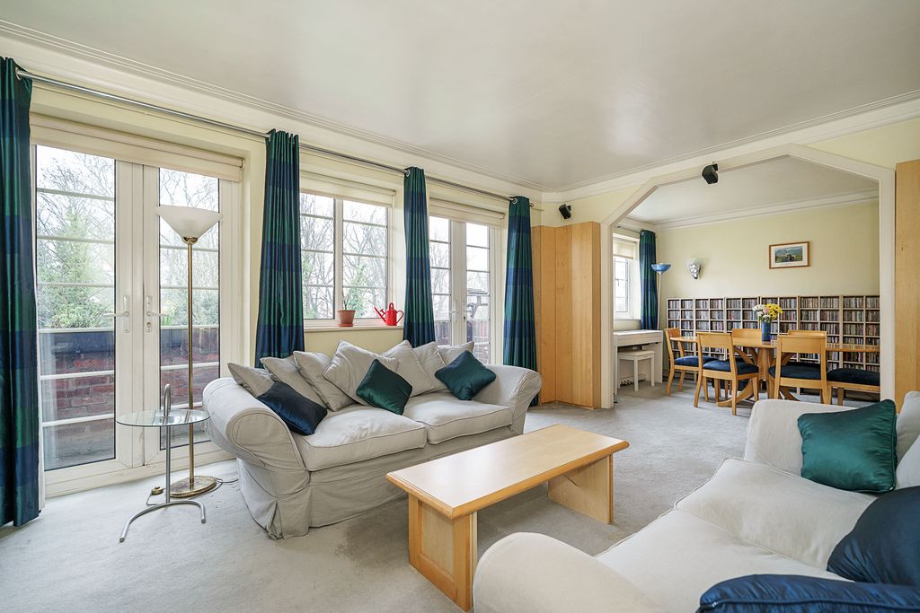 Property photo 2 of 13