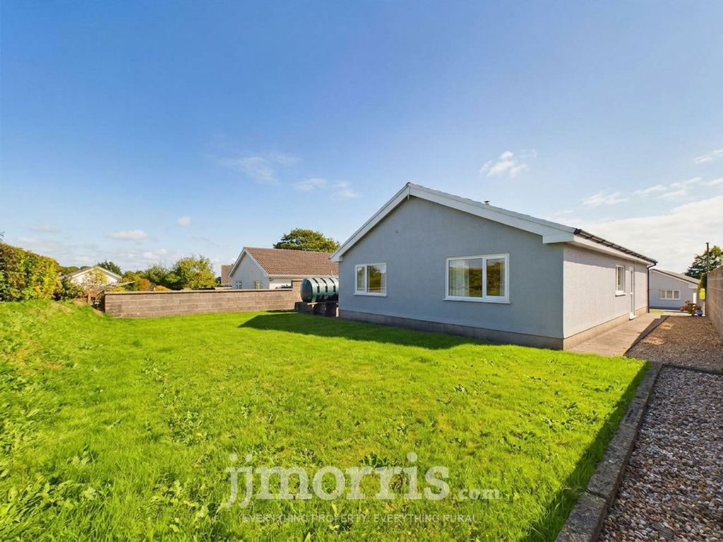 Property photo 2 of 31