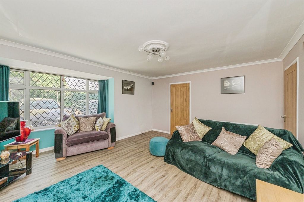 Property photo 3 of 17